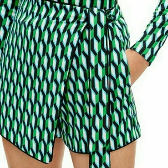 Set - DVF for Target Women's Crewneck Arrow GeoGreen LongSleeve Top & Mini Skort - Picture 12 of 13